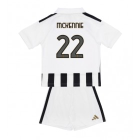Juventus Weston McKennie #22 Hemmakläder Barn 2026-27 Kortärmad (+ Korta byxor)